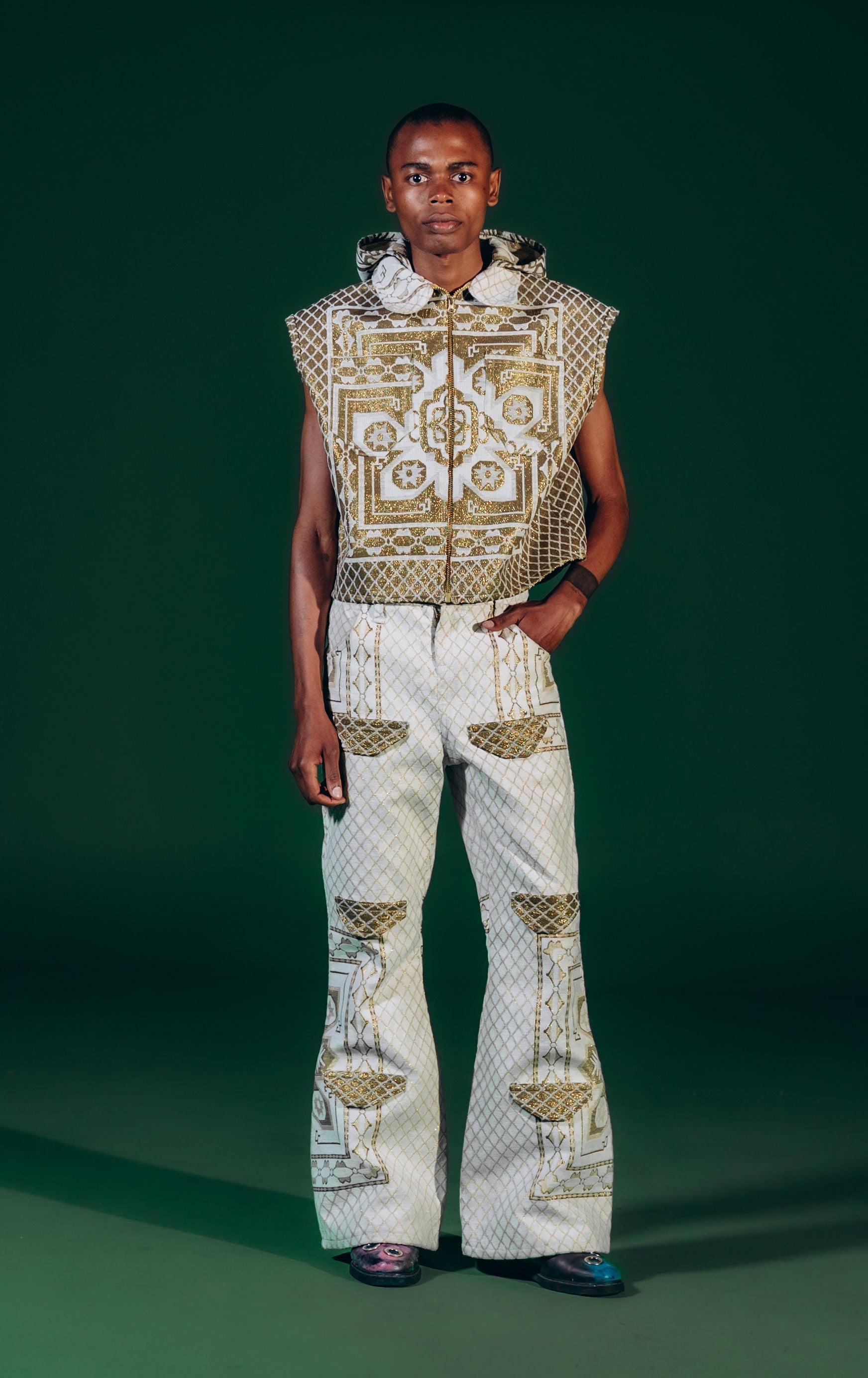 Exclusive design flare pants and armless hoodie